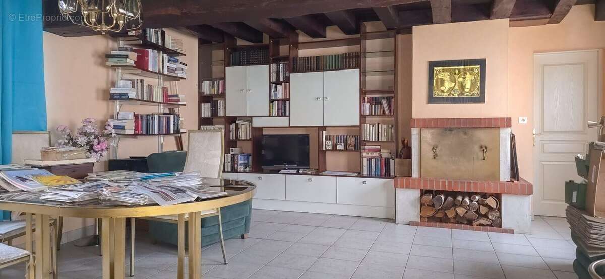 Maison à MARCILLY-EN-VILLETTE