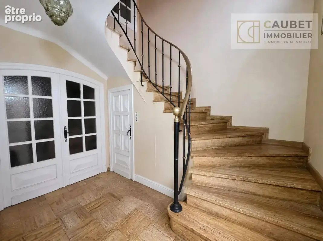 Maison familiale de 213 m² sur une parcelle de 506 m². - photo 3