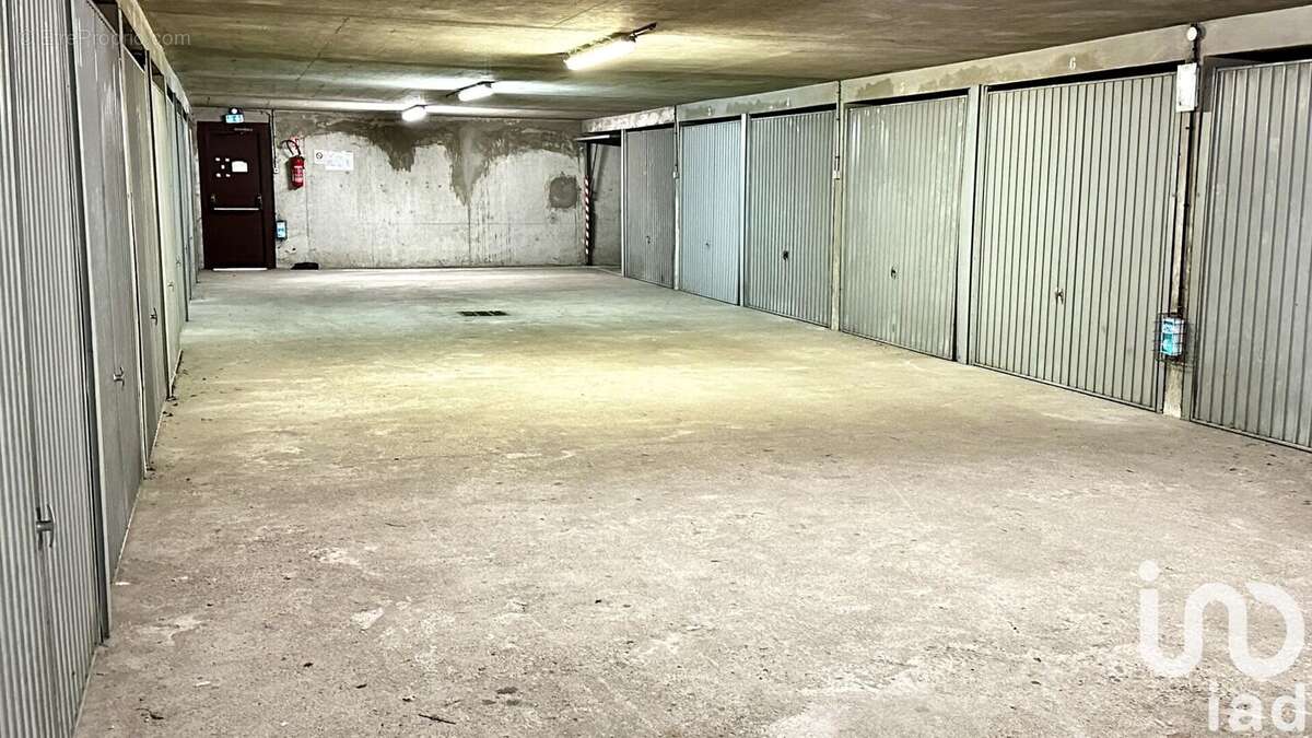 Photo 5 - Parking à COURBEVOIE