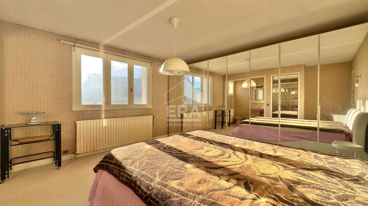 Maison à SAVIGNY-SUR-ORGE