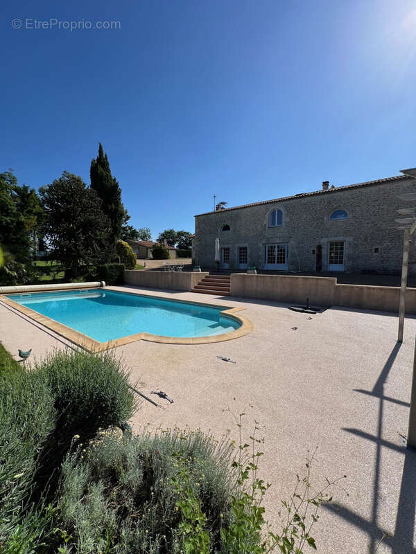 Maison à TONNAY-CHARENTE