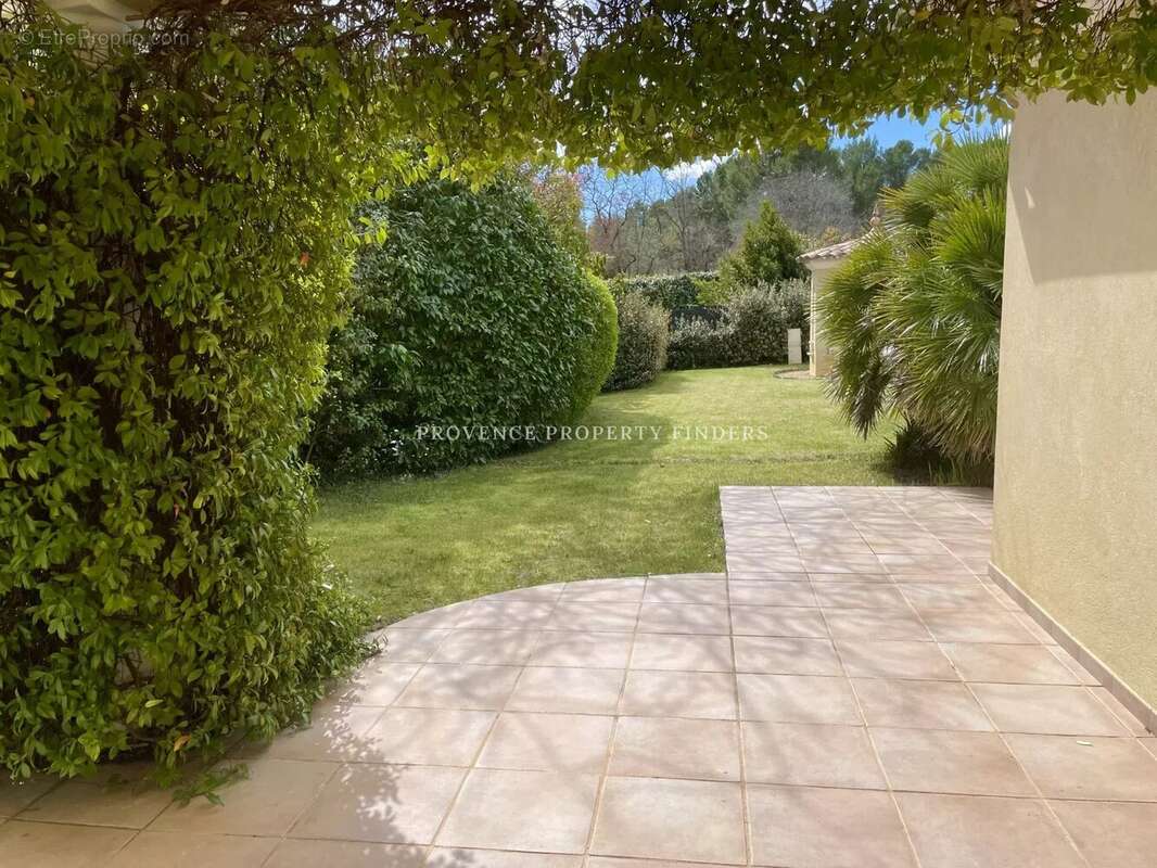 Maison à SAINT-ANTONIN-DU-VAR