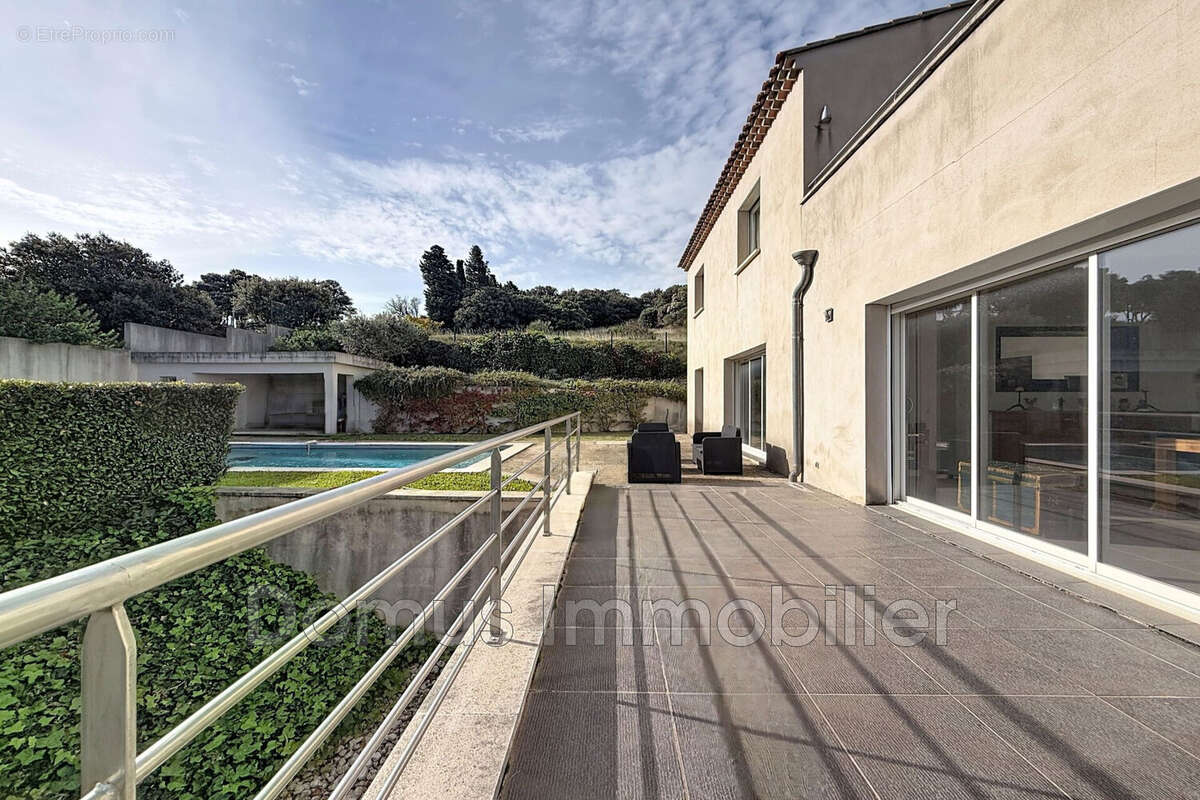 Maison à SAINT-SATURNIN-LES-AVIGNON