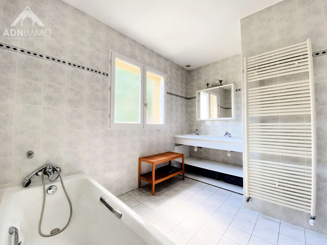 Maison à SAINT-GENIS-POUILLY