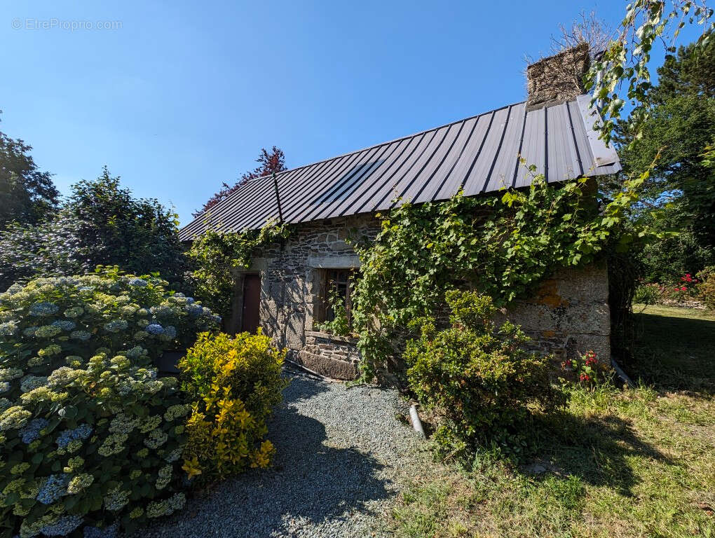 Maison à MAEL-CARHAIX