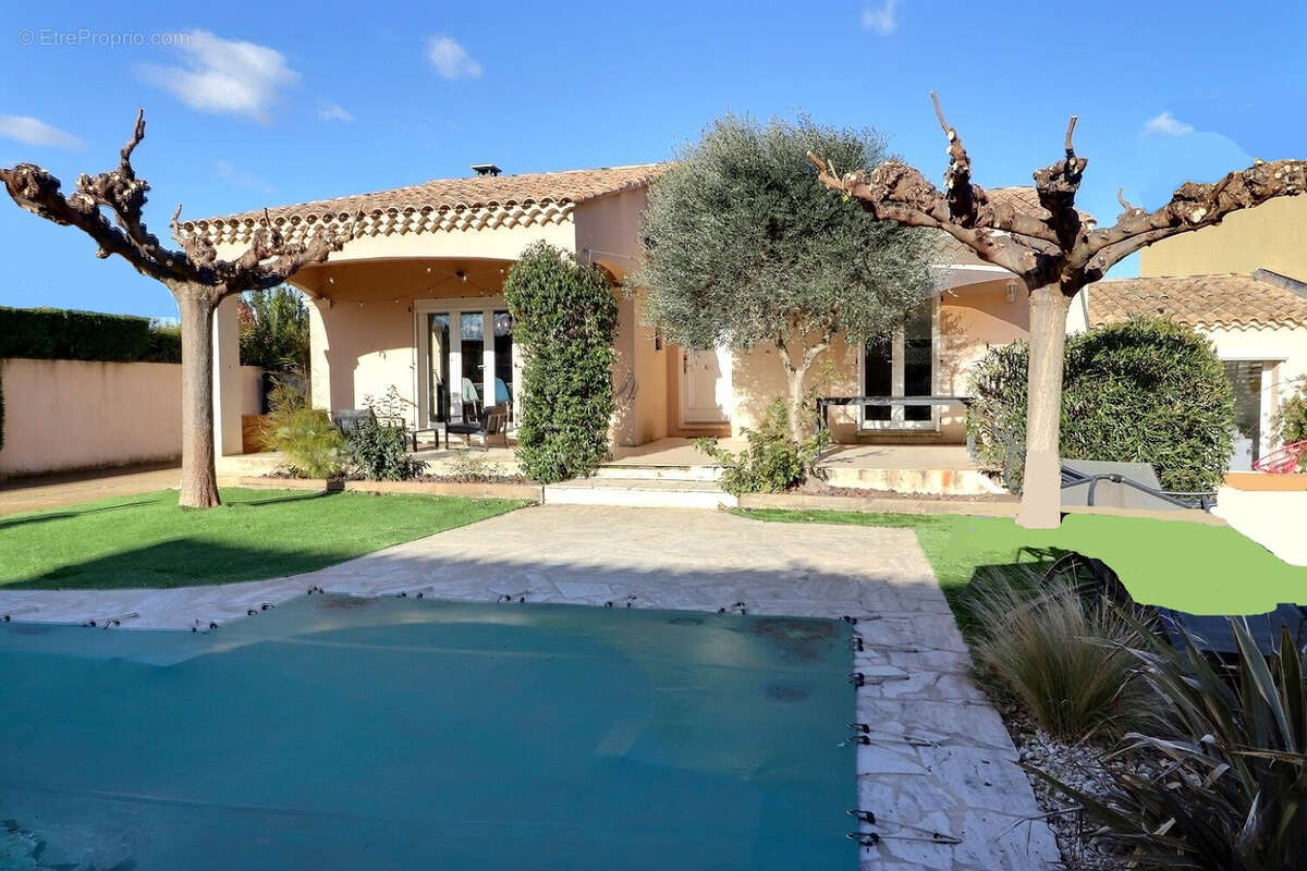 Maison à ENTRAIGUES-SUR-LA-SORGUE