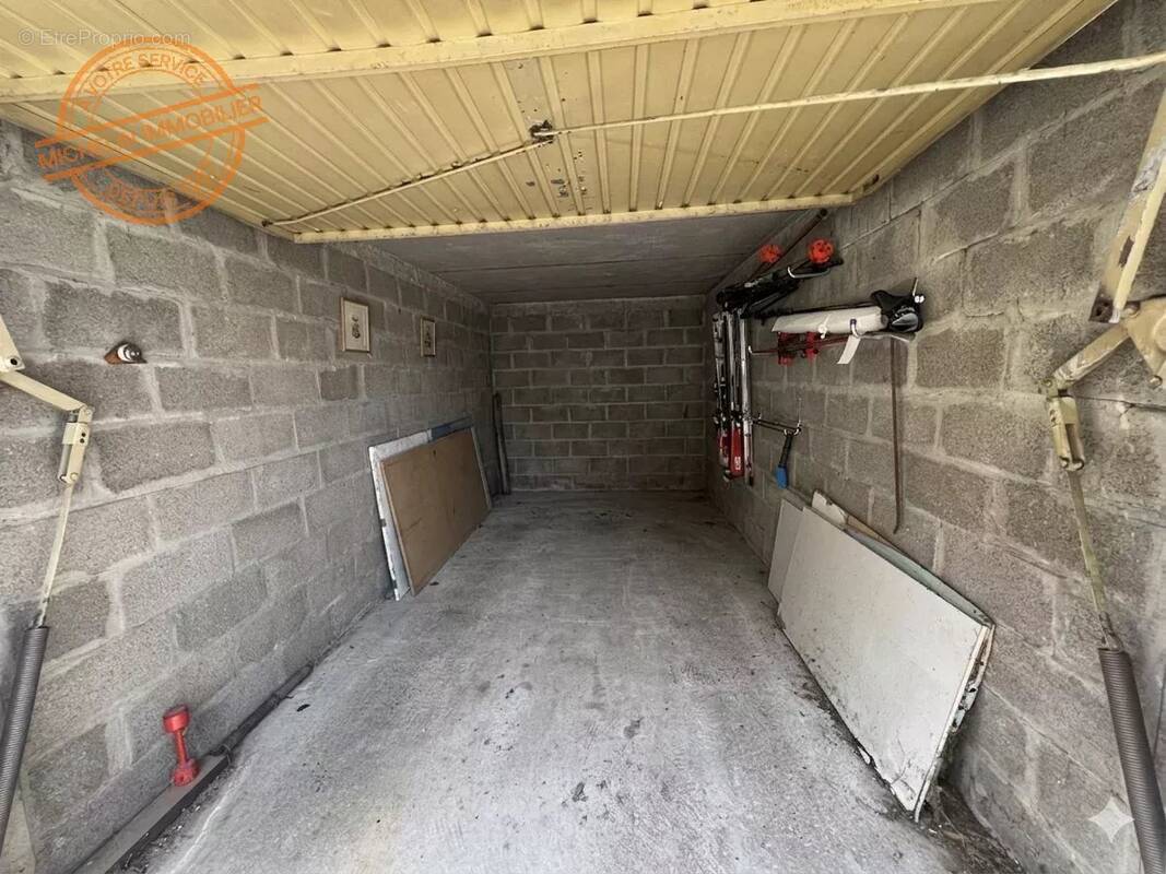 Parking à ECULLY