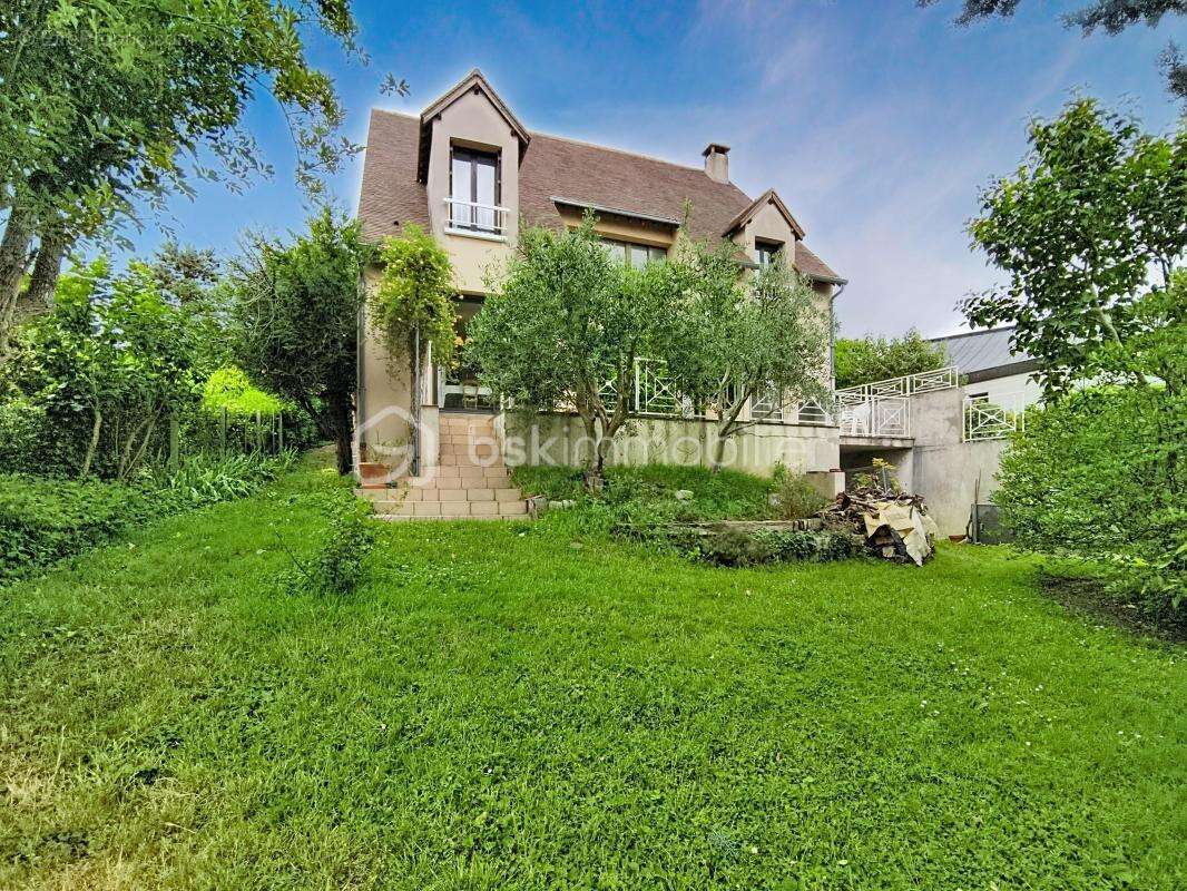 Maison sur la commune de Chatou - photo 2