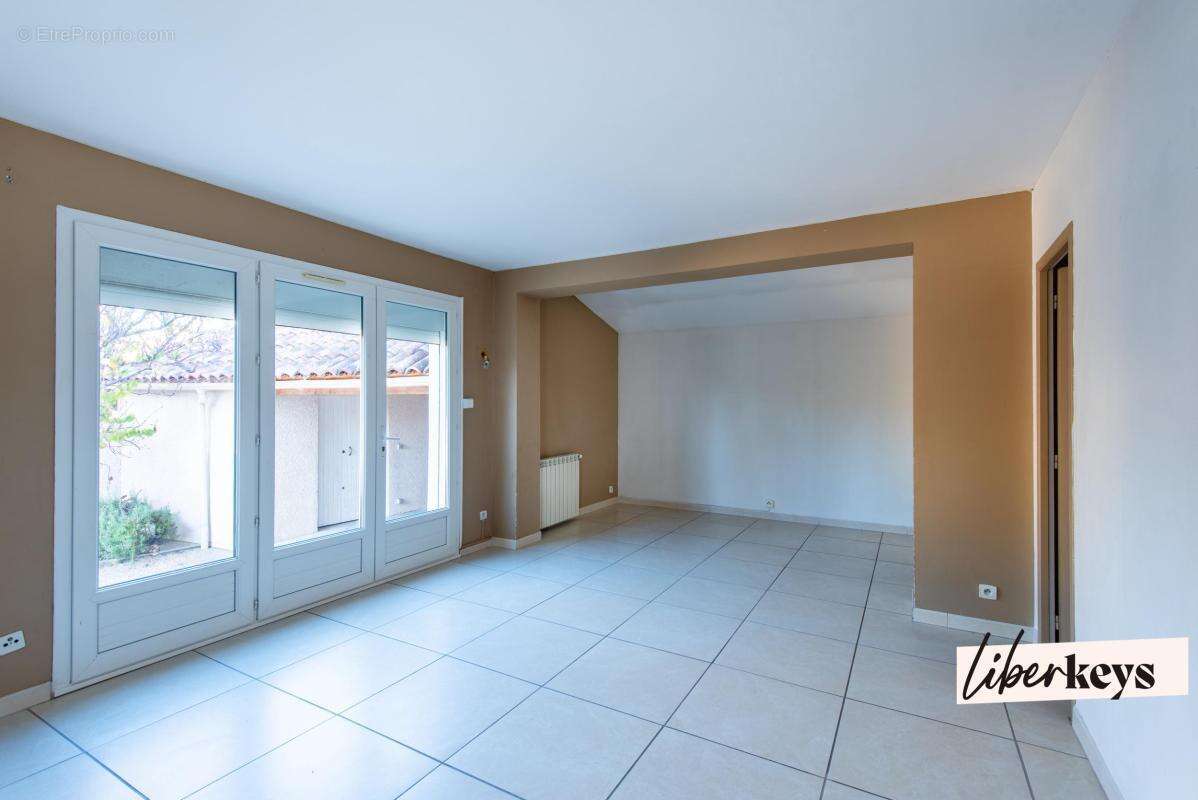 Maison à PELISSANNE