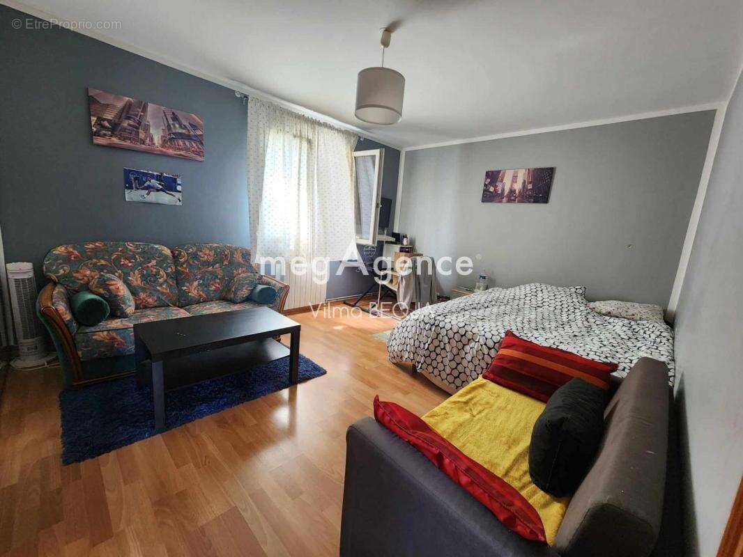 Maison à COURTOIS-SUR-YONNE