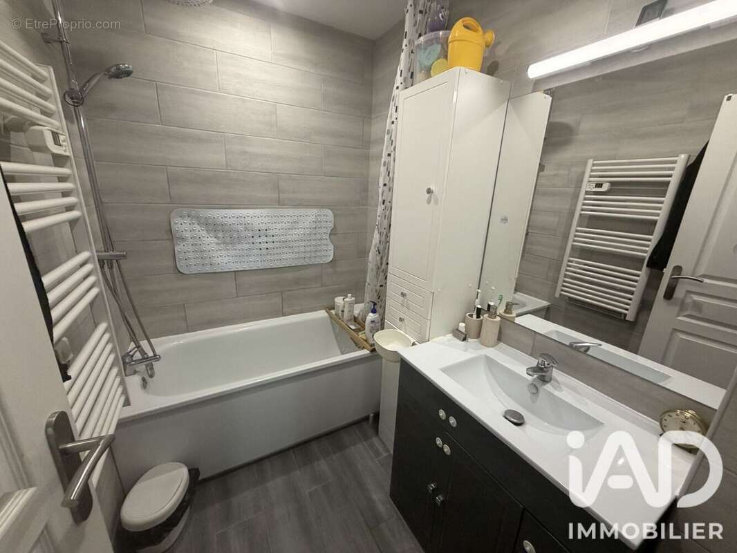 Appartement 65 m² à Cenon  - photo 8
