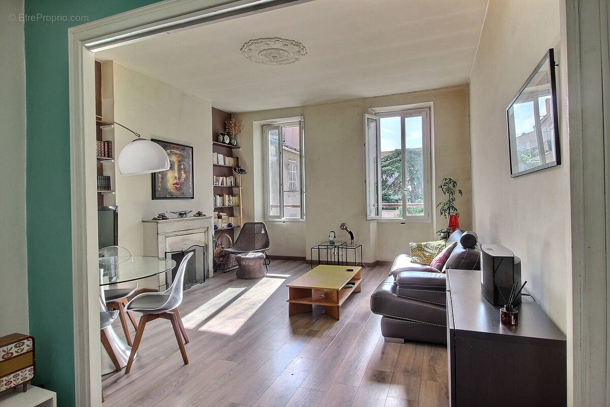 Appartement à MARSEILLE-6E