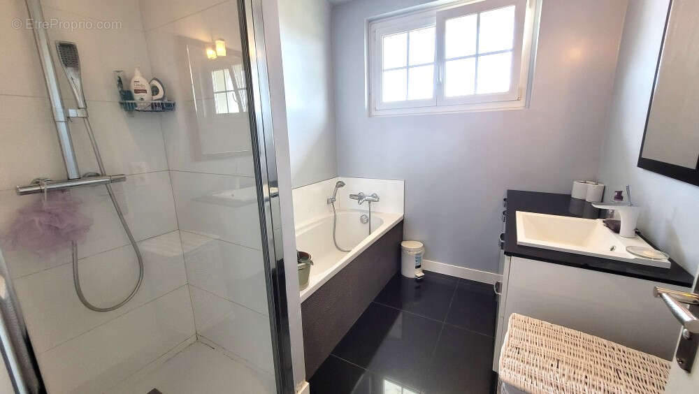 EXCLUSIVITE à CORMELLES LE ROYAL, maison de 7 pièces  165m² sur sous-sol terrain 1000m² - photo 17