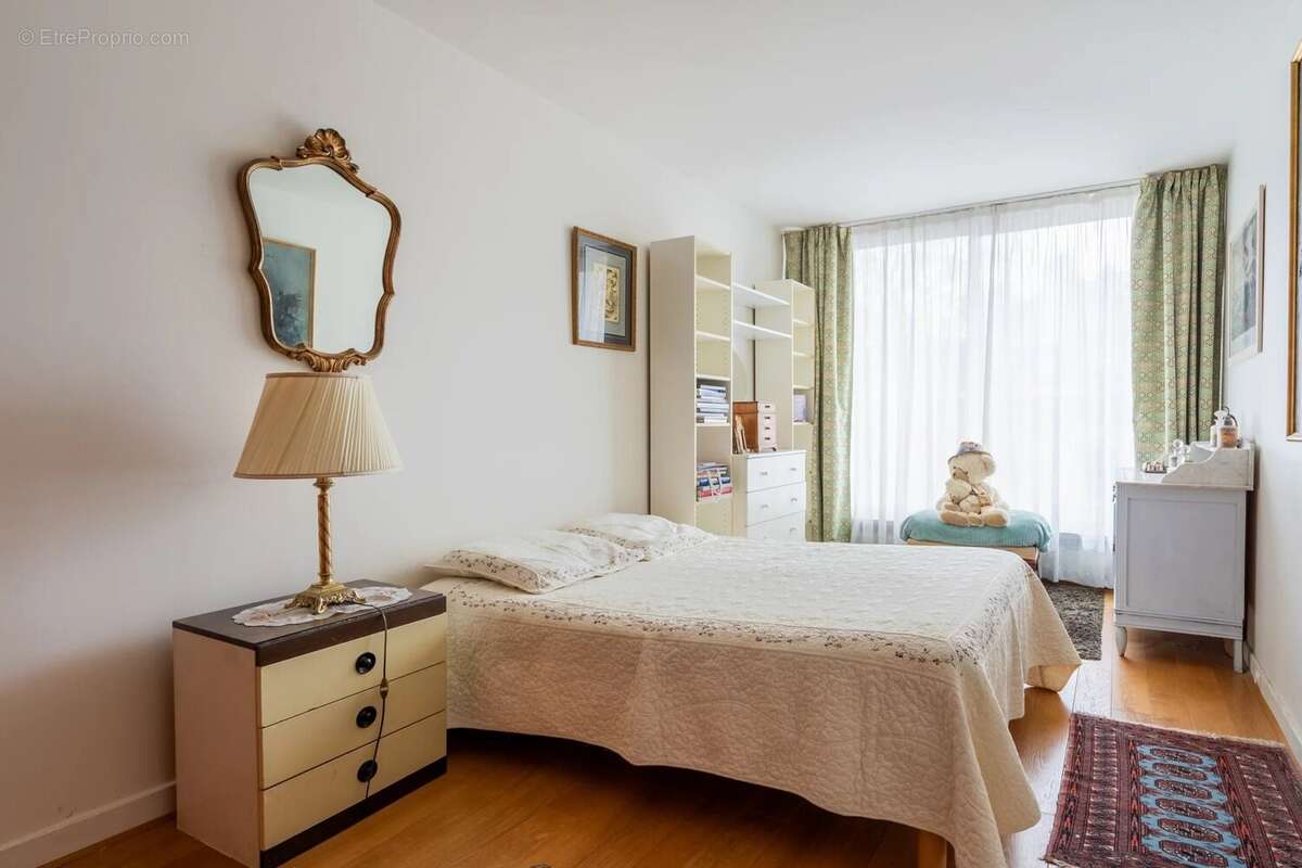Appartement à PARIS-14E