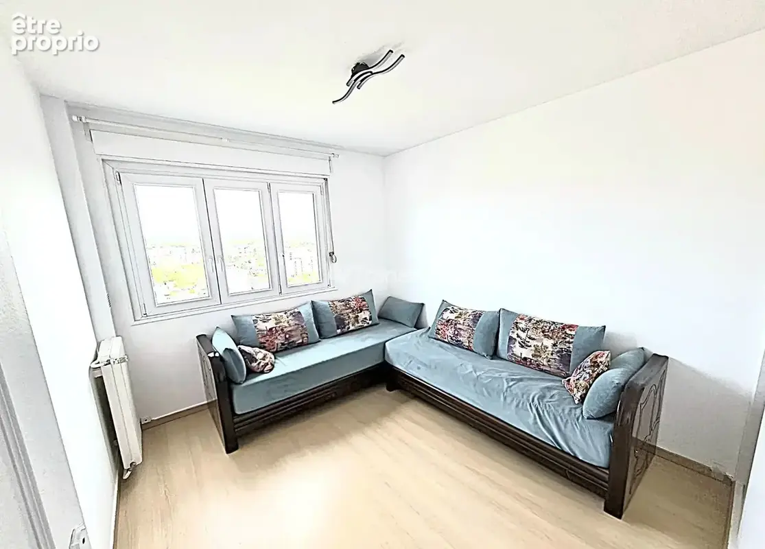 Appartement 82 m² à Bron  - photo 4