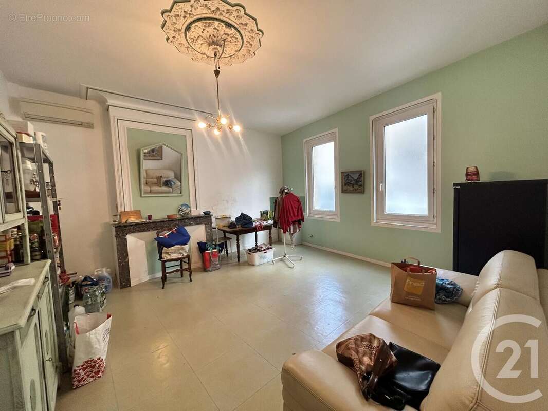 Maison à SAINT-MEDARD-DE-GUIZIERES