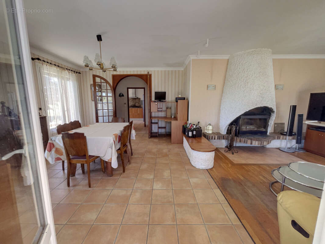 Maison à MIRANDOL-BOURGNOUNAC