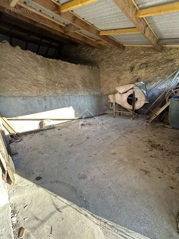 Commerce à BELLENAVES