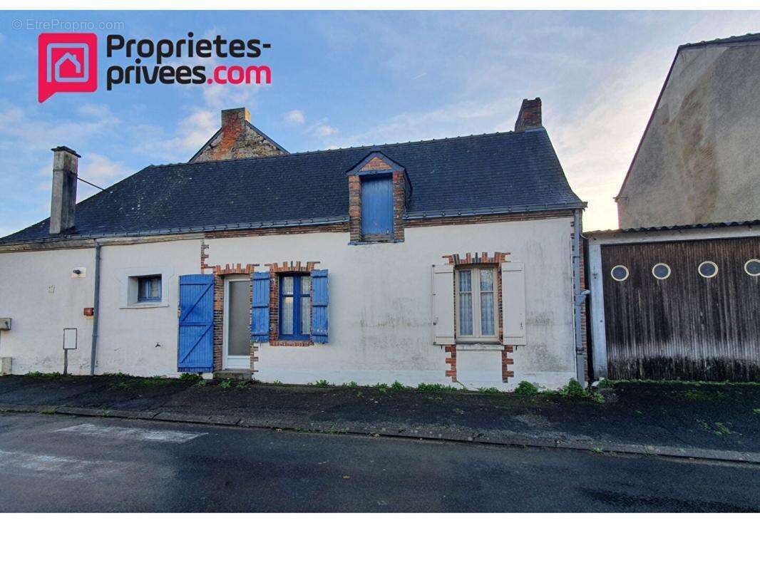 Maison à NOYANT-LA-GRAVOYERE