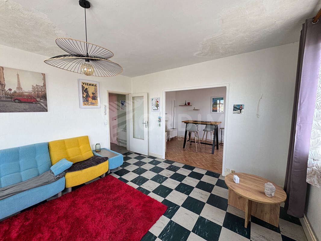Appartement de type T3 de 72 m² dans résidence sécurisée proche commodités et gare - photo 2