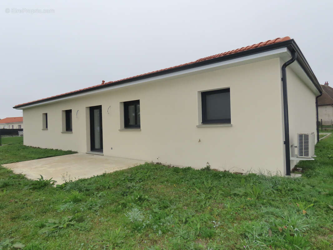 Maison à COGNAT-LYONNE