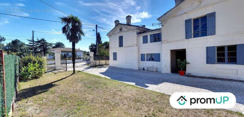 Maison à SAINT-CHRISTOLY-DE-BLAYE