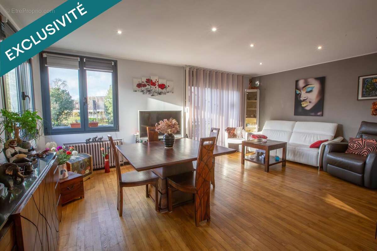 Photo 3 - Maison à LE MESNIL-SAINT-DENIS