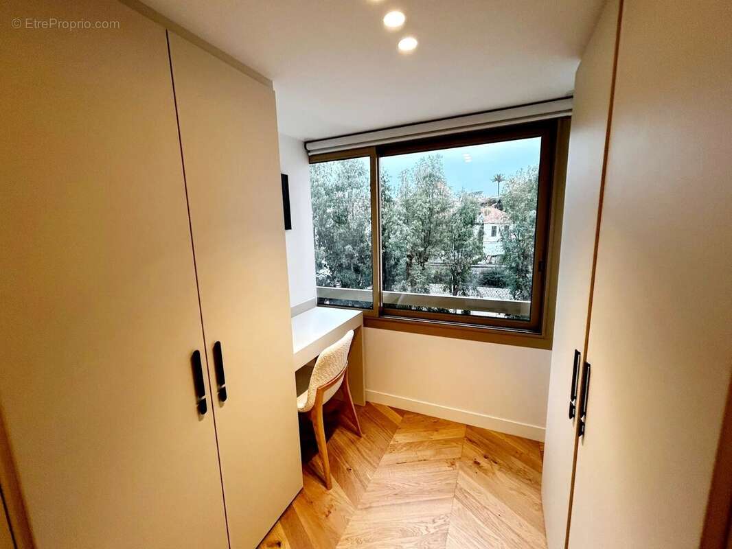 A vendre à Cannes Résidence de Standing - Vue Mer - Magnifique  4 pièces de 100 m² - photo 16