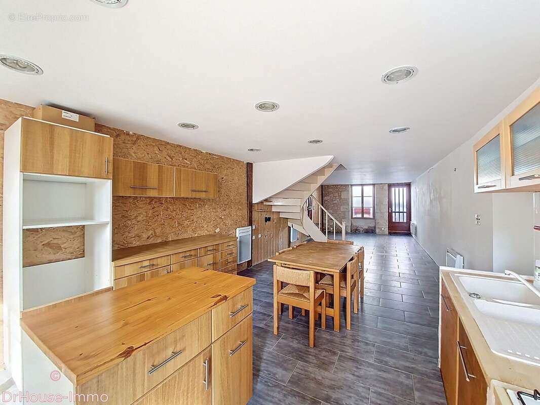 Maison 106 m² à Saint-Maixent-L'ecole  - photo 13
