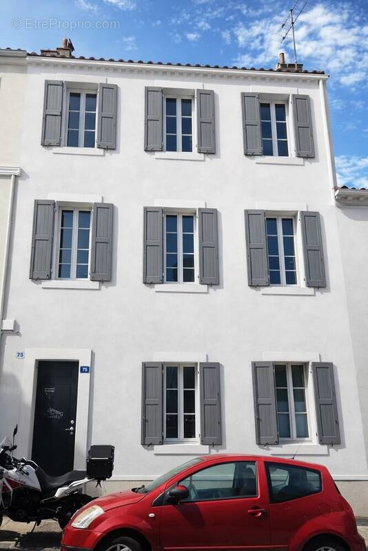 Appartement à MARSEILLE-4E