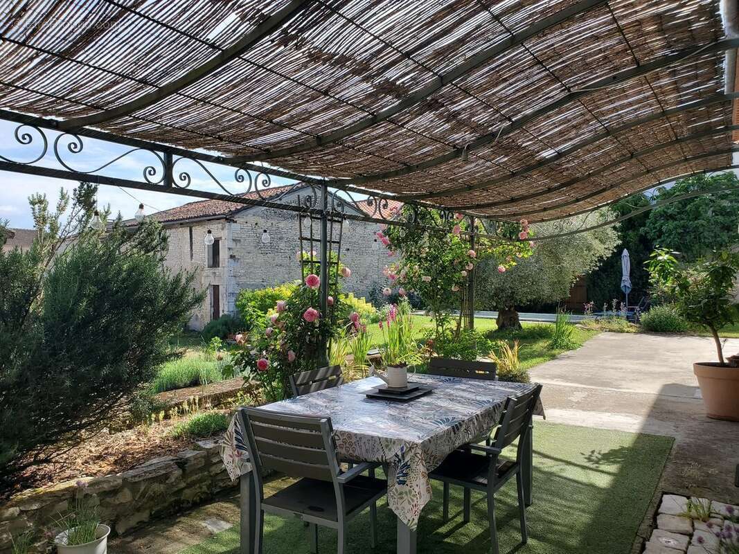 Maison à COULGENS