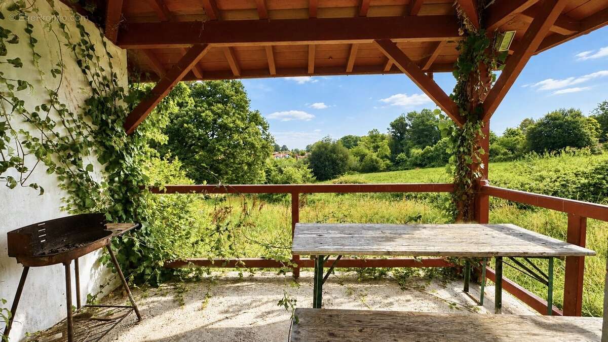 Maison de caractère du XVIIIe siècle rénovée  402 m² habitables  9 chambres  Terrain de 2 215 m²  Urt - photo 19