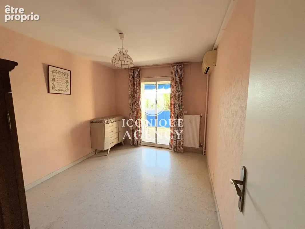 À vendre antibes val claret  3 pièces lumineux avec terrasse, au calme garage et cave en rdc - photo 7