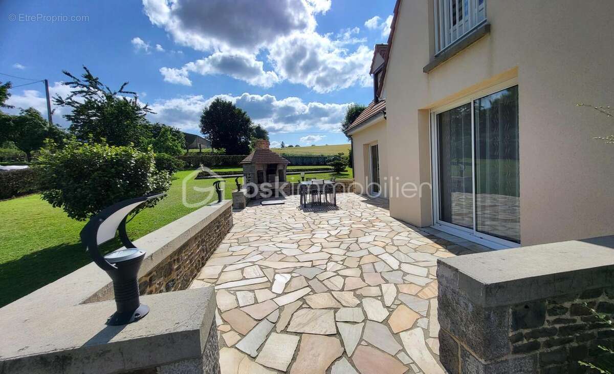 Maison à SAINT-SEVER-CALVADOS