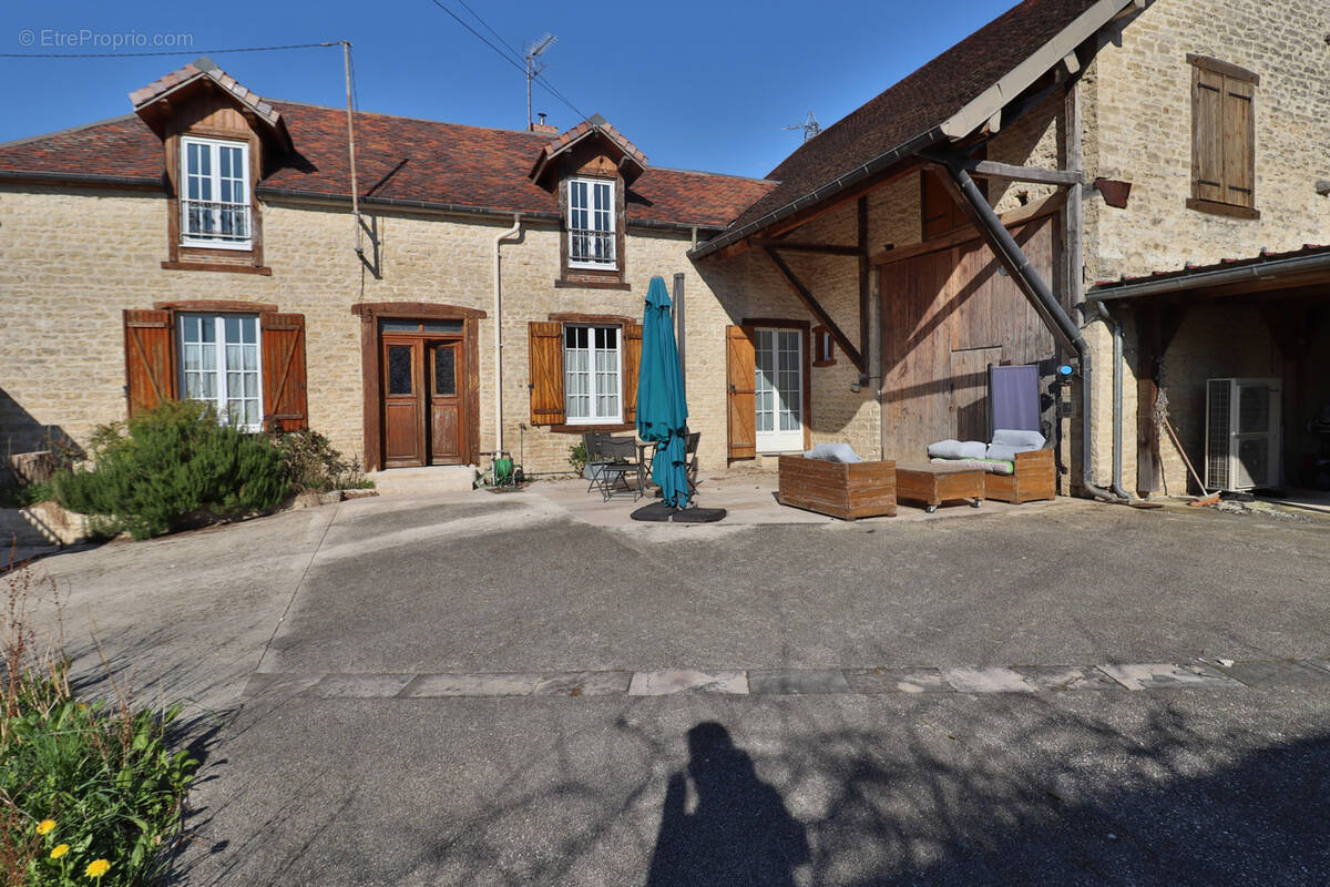 Maison à VENDEUVRE-SUR-BARSE