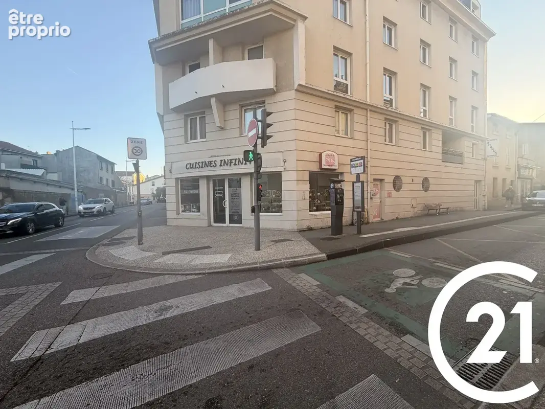 Commerce 150 m² à vendre à Valence (26000) - photo 1