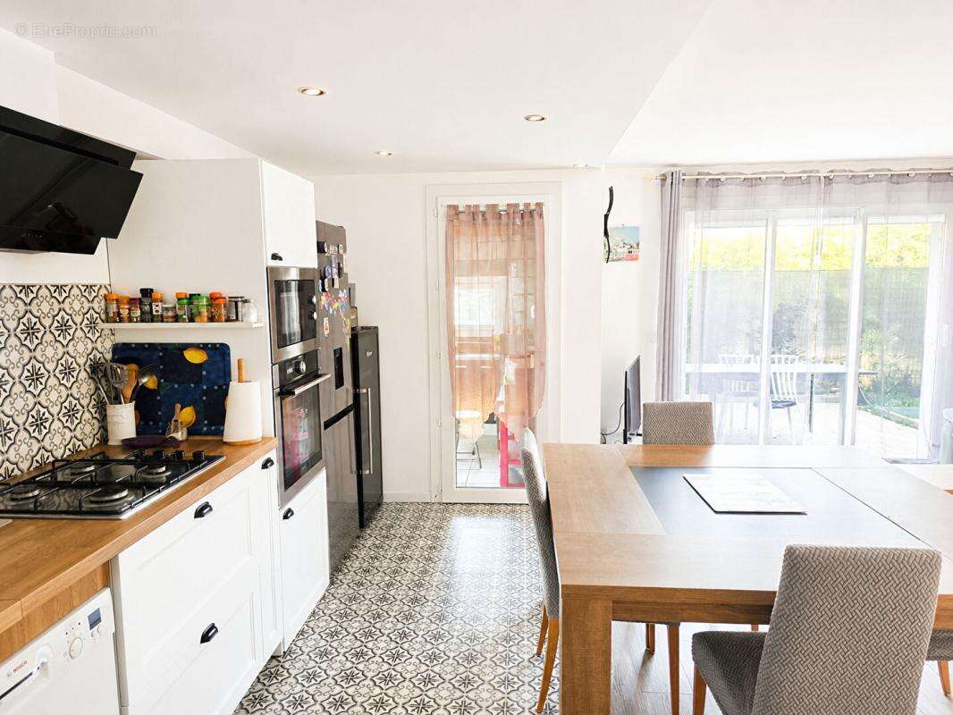 Maison  4 pièce(s) 90 m2 avec extérieur et panneaux solaires - photo 2