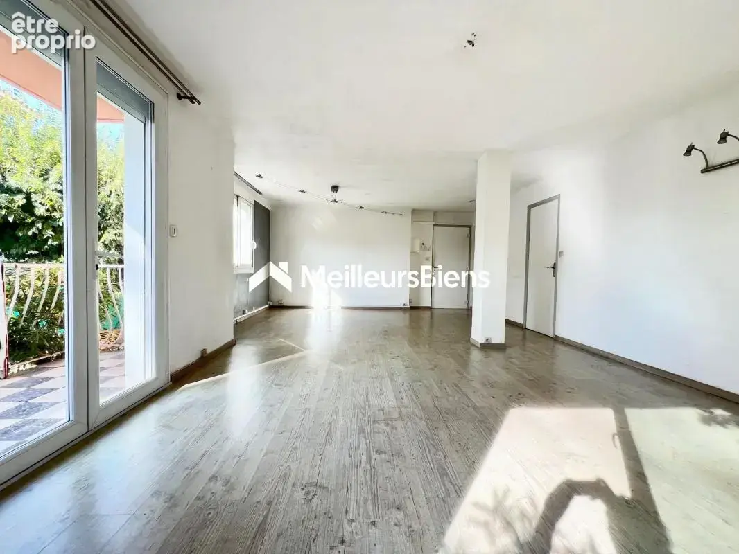 Appartement à SIX-FOURS-LES-PLAGES