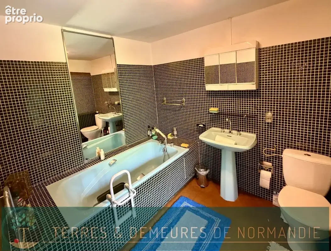 A vendre Charmant Prieuré avec Maison d'Amis édifié sur un terrain de plus de 3 900m² proche du BEC HELLOUIN (27800) - photo 8