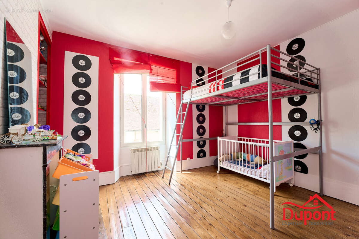 Maison 288 m² à Villiers-Saint-Georges  - photo 3