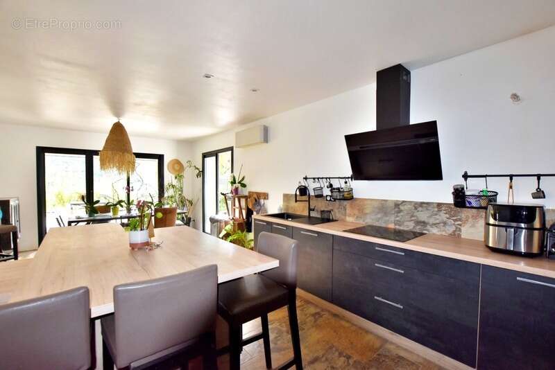 Maison à SOLLIES-TOUCAS