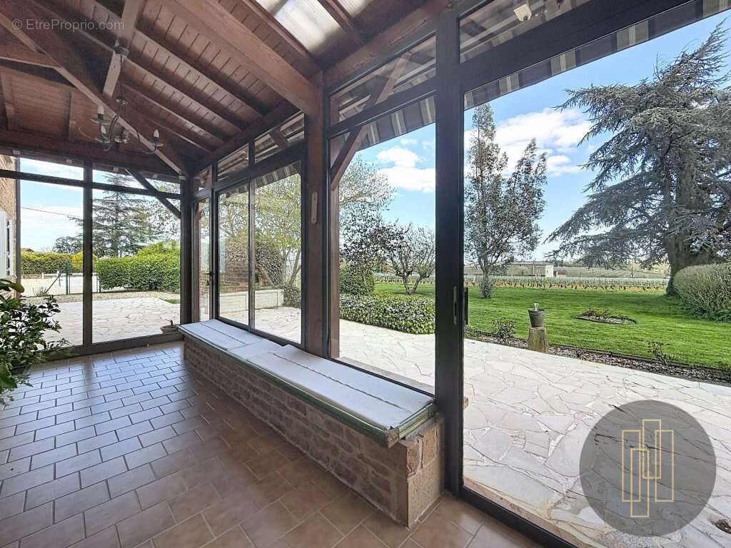 Maison à POUILLY-LE-MONIAL