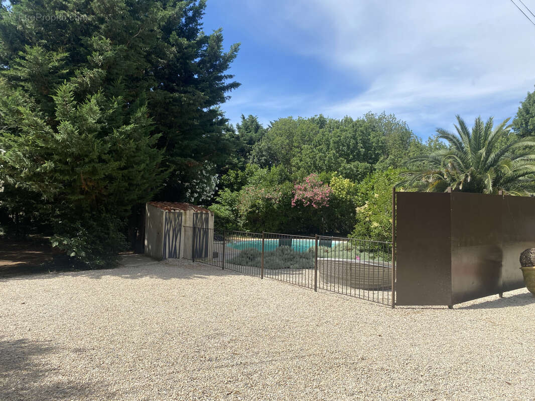 Caderousse, 5mn de l'échangeur A7/A9 d'Orange, 30mn de la gare TGV d'Avignon, Mas avec piscine sur parcelle de - photo 28