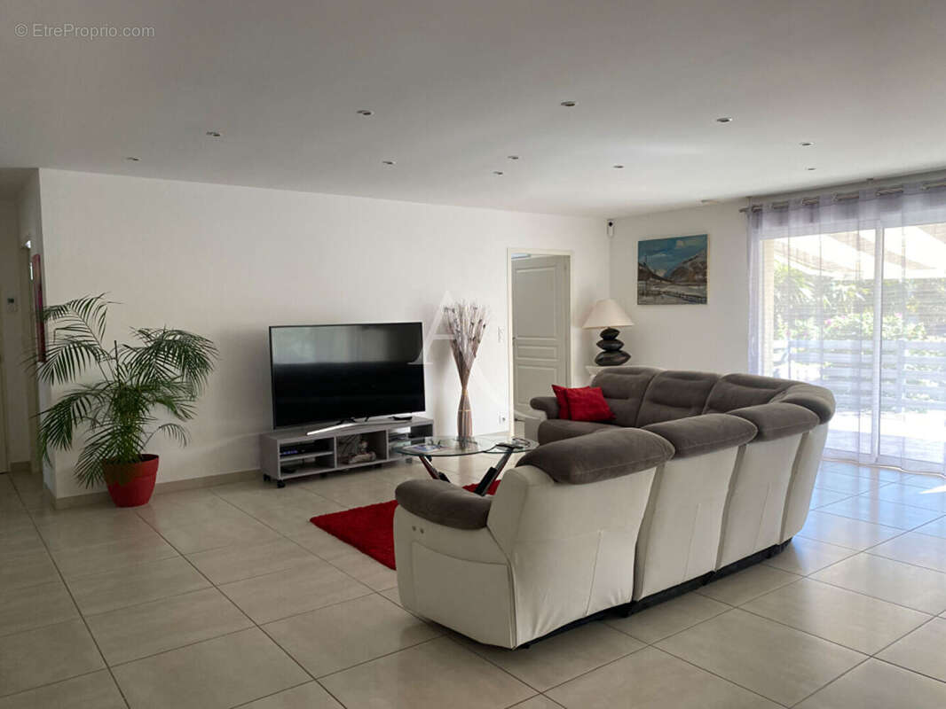 Maison à MOUTIERS-LES-MAUXFAITS