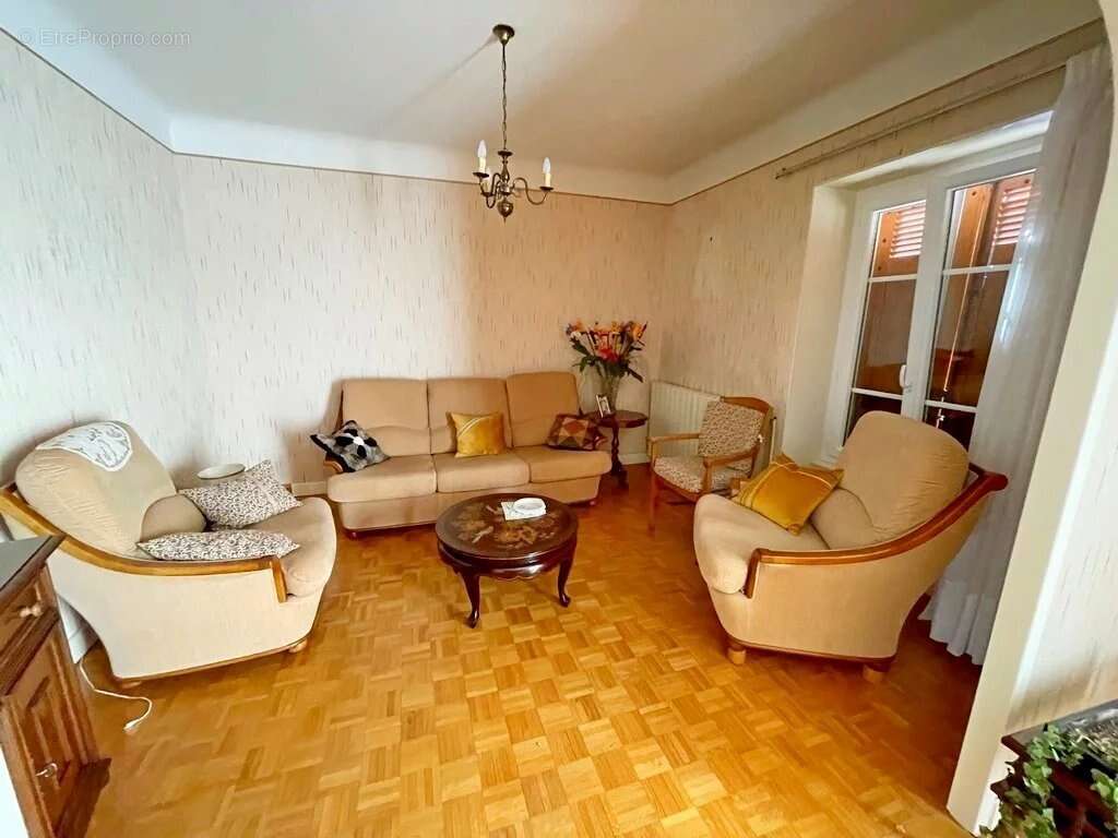 Maison à MONTSAUCHE-LES-SETTONS