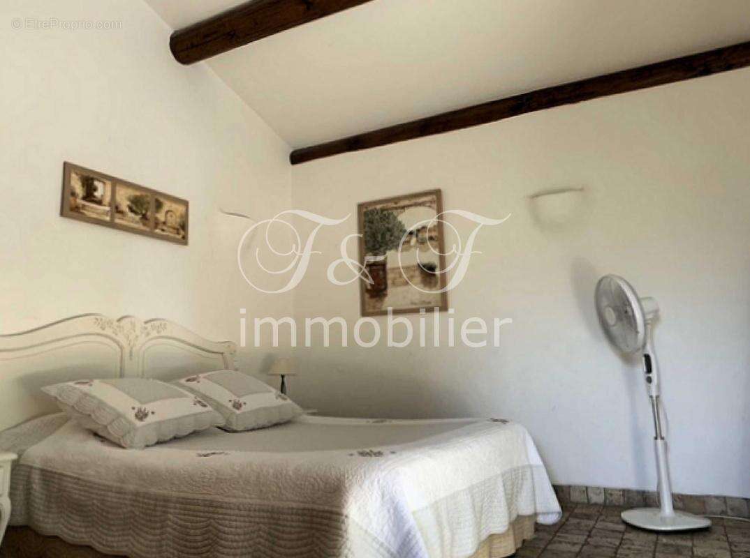 Maison à SIMIANE-LA-ROTONDE