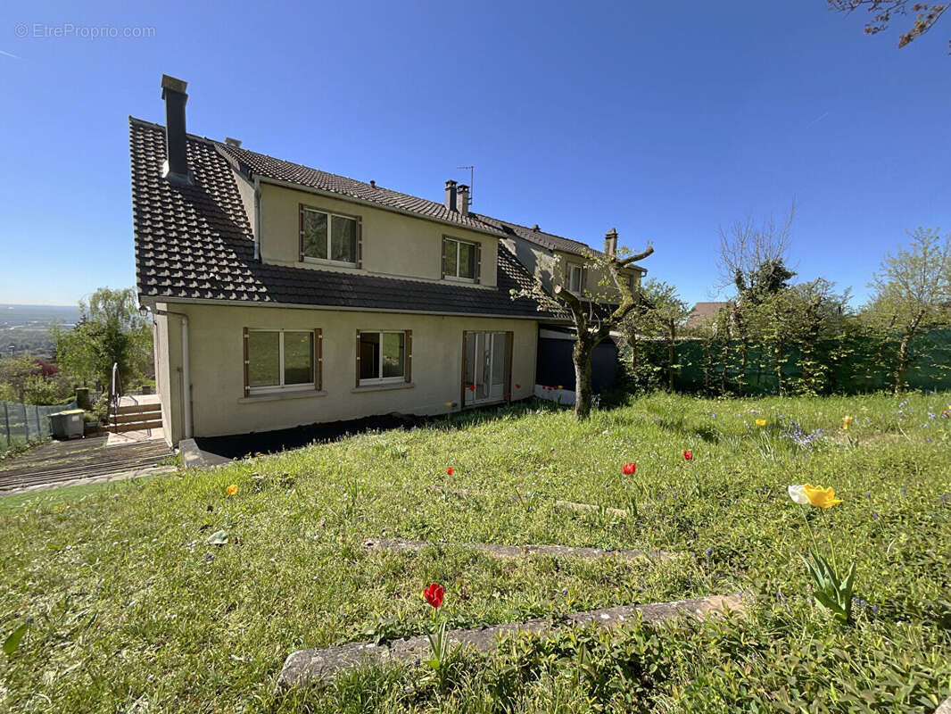 Maison à CHANTELOUP-LES-VIGNES