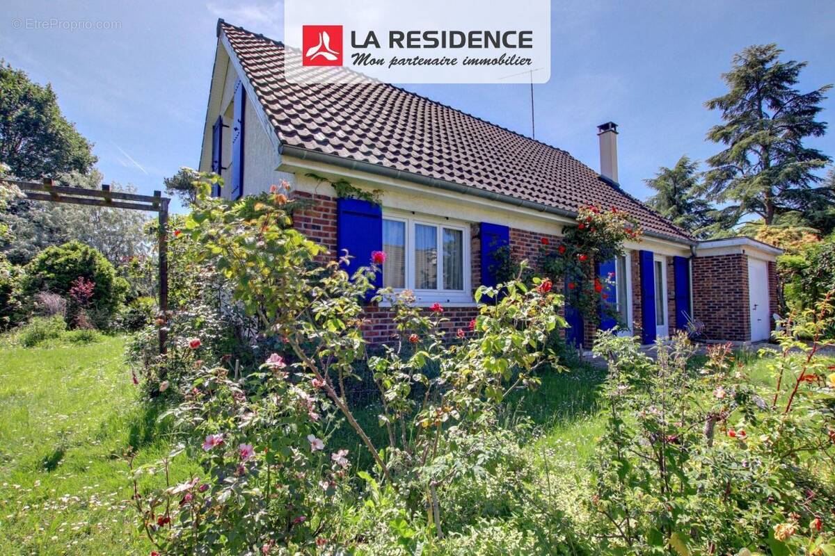 Maison à LE MESNIL-SAINT-DENIS