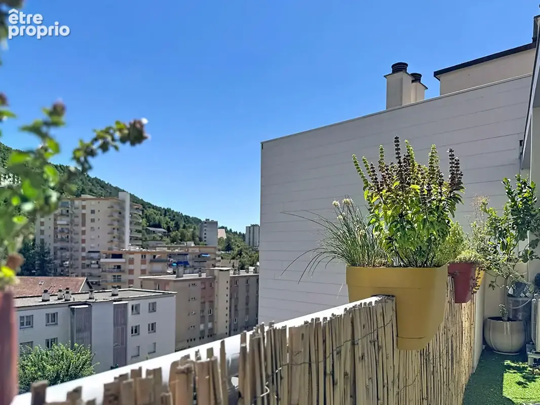 Gap - dernier étage avec ascenseur, vue charance & belles prestations ! - photo 15