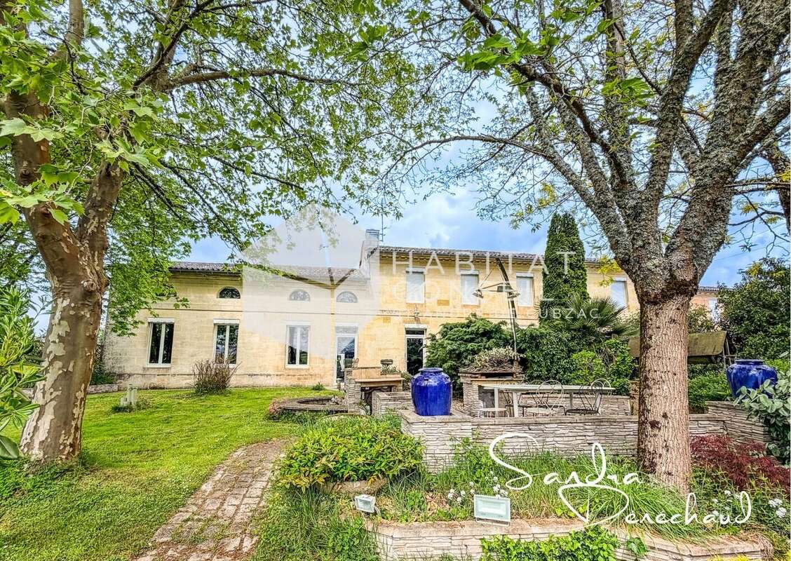 Maison 283 m² à Pugnac  - photo 1